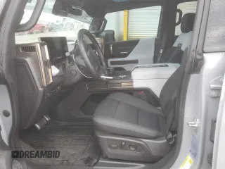 2024 GMC Hummer EV 2X with VIN 1GKB0NDE8RU103804, listed as a Copart auction lot 81366274 with 7,584 mi miles and Salvage Title. Bid and sale history available at carsss.com. Image 7.