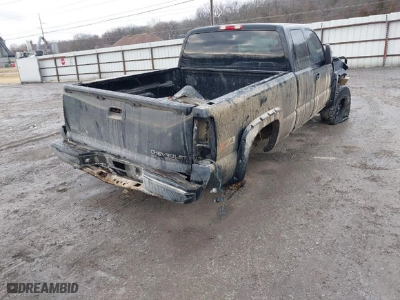 2003 Chevrolet Silverado 1500 LS with VIN 2GCEK19T831156203, listed as a IAAI auction lot 41513601 with 171,586 mi miles. Bid and sale history available at carsss.com. Image 4.