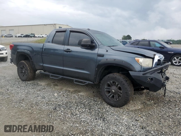 2010 Toyota Tundra z VIN 5TFUW5F15AX101377, wystawiony jako Copart lot #55348565 z przebiegiem 182 147 mil mil oraz Szkoda całkowita • Salvage title. Historia ofert i sprzedaży dostępna na DreamBid. Obrazek 4.