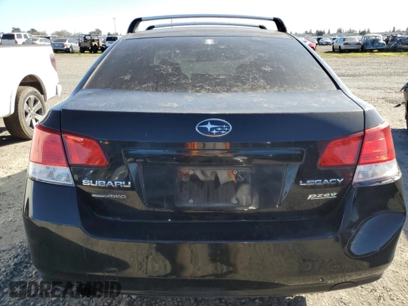 2013 Subaru Legacy Premium z VIN 4S3BMBC68D3036063, wystawiony jako Copart lot #46951945 z przebiegiem 238 790 mil mil oraz Czysty tytuł • Clean title. Historia ofert i sprzedaży dostępna na DreamBid. Obrazek 6.