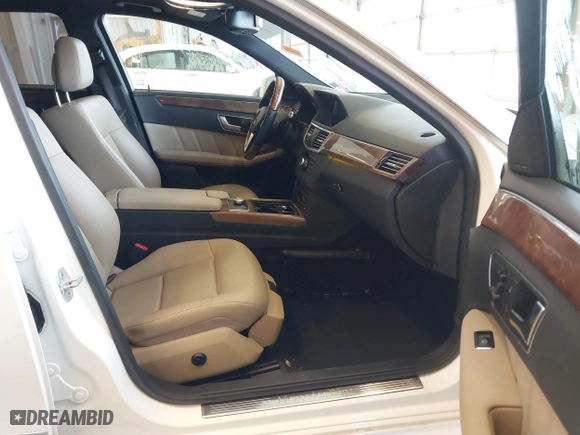 2013 Mercedes-Benz E-Class E 350 Luxury with VIN WDDHF8JBXDA745134, listed as a IAAI auction lot 41560286 with 125,208 mi miles. Bid and sale history available at carsss.com. Image 5.