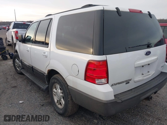 2004 Ford Expedition Special Service with VIN 1FMPU16L64LA70855, listed as a IAAI auction lot 41231282 with 221,560 mi miles. Bid and sale history available at carsss.com. Image 3.