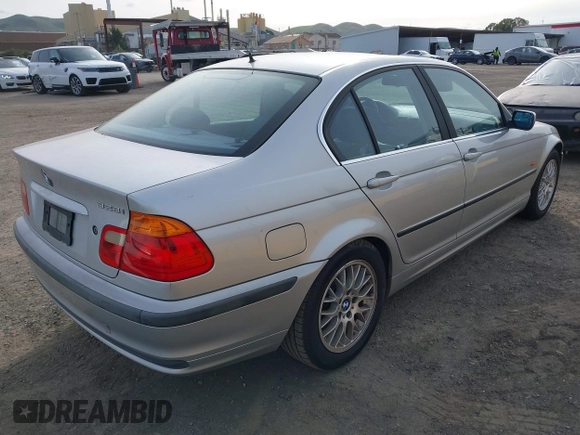 2000 BMW 3 Series 328i with VIN WBAAM5342YFR18357, listed as a IAAI auction lot 41597156 with 180,123 mi miles. Bid and sale history available at carsss.com. Image 4.