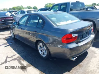 2008 BMW 3 Series 328i z VIN WBAVA37568NL46961, wystawiony jako IAAI lot #42220399 z przebiegiem 116 823 mil mil oraz . Historia ofert i sprzedaży dostępna na DreamBid. Obrazek 3.