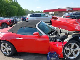 2008 Pontiac Solstice z VIN 1G2MB35B58Y102189, wystawiony jako IAAI lot #42146408 z przebiegiem Nie podano mil oraz . Historia ofert i sprzedaży dostępna na DreamBid. Obrazek 13.