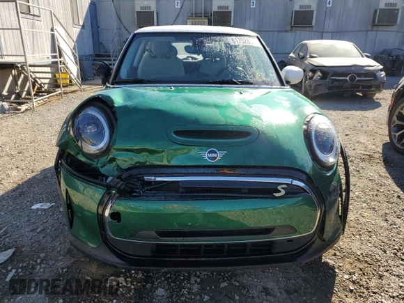 2022 MINI Hardtop Cooper SE with VIN WMW13DJ01N2R00366, listed as a Copart auction lot 81752854 with Not provided miles and Non repairable. Bid and sale history available at DreamBid. Image 5.