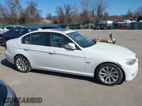 2011 BMW 3 Series 328i with VIN WBAPH7C59BE461739, listed as a IAAI auction lot 41759267 with 192,266 mi miles. Bid and sale history available at carsss.com. Image 13.