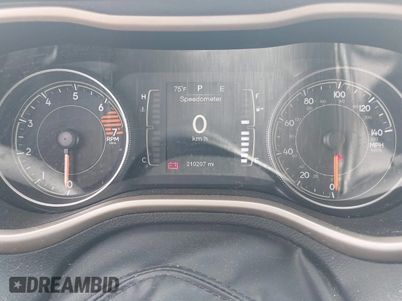 2016 Jeep Cherokee Latitude z VIN 1C4PJMCB4GW241454, wystawiony jako IAAI lot #42378181 z przebiegiem 210 207 mil mil oraz . Historia ofert i sprzedaży dostępna na DreamBid. Obrazek 7.