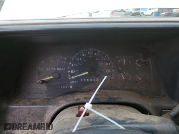 1997 GMC Sierra 1500 with VIN 1GTGC24R4VZ546832, listed as a Copart auction lot 87954535 with 411,941 mi miles and Clean Title. Bid and sale history available at DreamBid. Image 9.