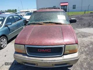 2000 GMC Jimmy SL with VIN 1GKCS13W9Y2264710, listed as a IAAI auction lot 42136082 with 206,584 mi miles. Bid and sale history available at carsss.com. Image 13.