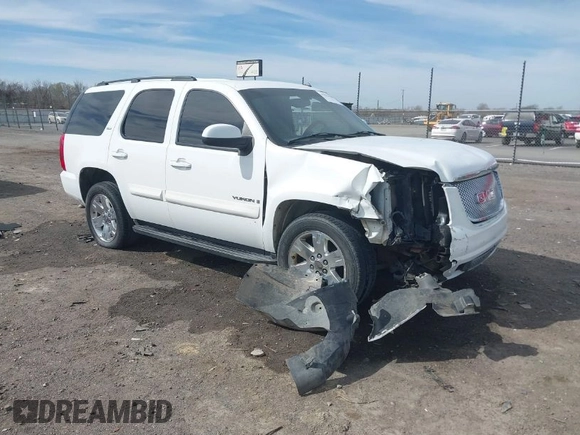 2008 GMC Yukon SLT w/4SB with VIN 1GKFC13J78R156057, listed as a IAAI auction lot 41822580 with 296,954 mi miles. Bid and sale history available at carsss.com. Image 1.