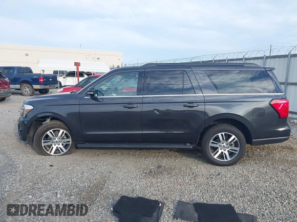 2024 Ford Expedition Max XLT z VIN 1FMJK1H83REA85832, wystawiony jako IAAI lot #42377714 z przebiegiem 3 244 mil mil oraz . Historia ofert i sprzedaży dostępna na DreamBid. Obrazek 14.
