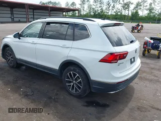 2021 Volkswagen Tiguan SE z VIN 3VV2B7AX5MM057743, wystawiony jako IAAI lot #42471192 z przebiegiem 80 133 mil mil oraz . Historia ofert i sprzedaży dostępna na DreamBid. Obrazek 3.