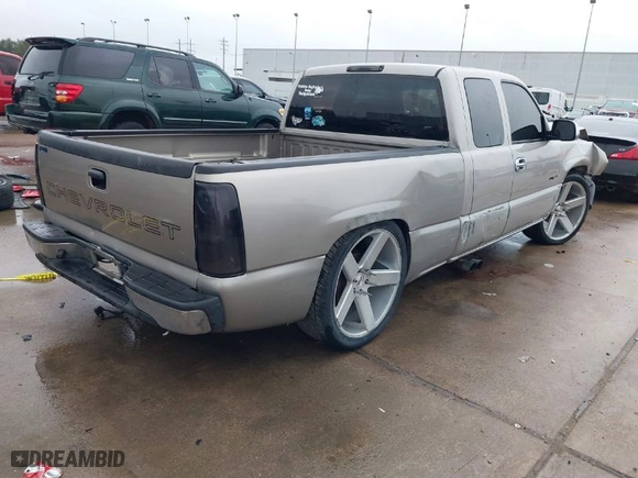 2005 Chevrolet Silverado 1500 Work Truck with VIN 1GCEC19X35Z202451, listed as a IAAI auction lot 41019154 with 279,898 mi miles. Bid and sale history available at carsss.com. Image 4.