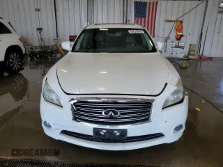 2014 Infiniti Q70 z VIN JN1BY1AR9EM320070, wystawiony jako Copart lot #56855645 z przebiegiem 164 599 mil mil oraz Nie do naprawy. Historia ofert i sprzedaży dostępna na DreamBid. Obrazek 5.