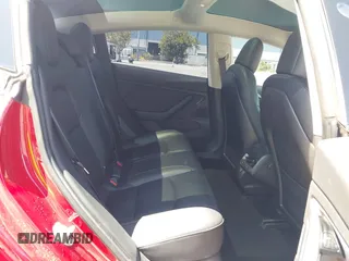 2018 Tesla Model 3 Long Range Battery z VIN 5YJ3E1EAXJF048839, wystawiony jako IAAI lot #42328412 z przebiegiem 83 083 mil mil oraz . Historia ofert i sprzedaży dostępna na DreamBid. Obrazek 8.
