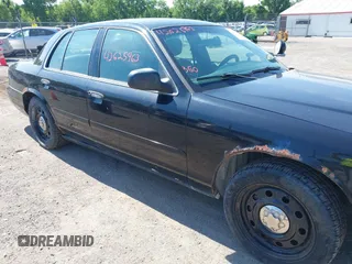 2008 Ford Police Interceptor z VIN 2FAHP71V88X125929, wystawiony jako IAAI lot #42625963 z przebiegiem 97 155 mil mil oraz . Historia ofert i sprzedaży dostępna na DreamBid. Obrazek 17.