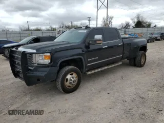 2015 GMC Sierra 3500HD Denali z VIN 1GT424E80FF506967, wystawiony jako Copart lot #49715055 z przebiegiem 191 033 mil mil oraz Czysty tytuł • Clean title. Historia ofert i sprzedaży dostępna na DreamBid. Obrazek 1.