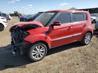 2013 Kia Soul + z VIN KNDJT2A62D7559413, wystawiony jako Copart lot #54585805 z przebiegiem 129 760 mil mil oraz Szkoda całkowita • Salvage title. Historia ofert i sprzedaży dostępna na DreamBid. Obrazek 1.