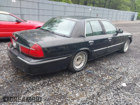 2002 Mercury Grand Marquis LS Premium z VIN 2MEFM75W42X644236, wystawiony jako IAAI lot #42276863 z przebiegiem 56 460 mil mil oraz . Historia ofert i sprzedaży dostępna na DreamBid. Obrazek 4.