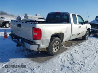 2010 Chevrolet Silverado 1500 LS with VIN 1GCSCREA8AZ275862, listed as a IAAI auction lot 41621090 with 280,598 mi miles. Bid and sale history available at carsss.com. Image 4.