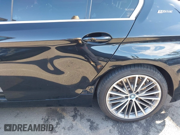 2019 BMW 5 Series 530e iPerformance with VIN WBAJA9C53KB388861, listed as a IAAI auction lot 41621712 with 68,128 mi miles. Bid and sale history available at carsss.com. Image 6.