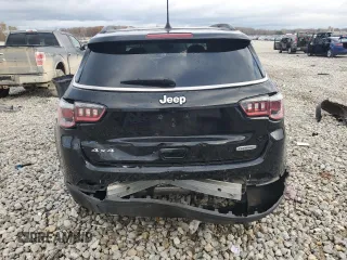 2018 Jeep Compass Latitude z VIN 3C4NJDBB9JT232917, wystawiony jako Copart lot #79050354 z przebiegiem 79 885 mil mil oraz Czysty tytuł • Clean title. Historia ofert i sprzedaży dostępna na DreamBid. Obrazek 6.