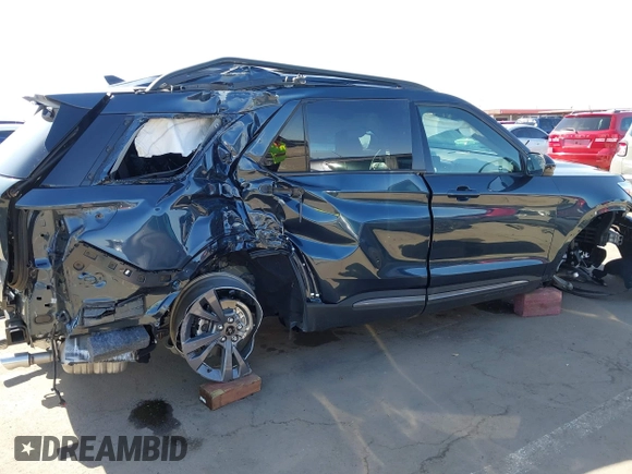 2024 Ford Explorer XLT z VIN 1FMSK8DH5RGA78937, wystawiony jako IAAI lot #41998290 z przebiegiem 10 000 mil mil oraz . Historia ofert i sprzedaży dostępna na DreamBid. Obrazek 6.