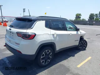2020 Jeep Compass Trailhawk z VIN 3C4NJDDB5LT248662, wystawiony jako IAAI lot #42574553 z przebiegiem 28 118 mil mil oraz . Historia ofert i sprzedaży dostępna na DreamBid. Obrazek 4.