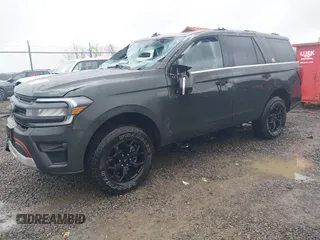 2022 Ford Expedition Timberline z VIN 1FMJU1RT5NEA40706, wystawiony jako IAAI lot #41850491 z przebiegiem 49 905 mil mil oraz . Historia ofert i sprzedaży dostępna na DreamBid. Obrazek 2.