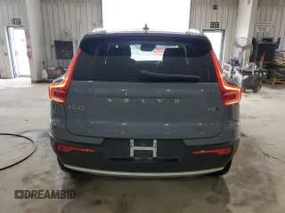 2020 Volvo XC40 Momentum z VIN YV4162UK4L2200587, wystawiony jako Copart lot #55737555 z przebiegiem 32 785 mil mil oraz Szkody całkowita. Historia ofert i sprzedaży dostępna na DreamBid. Obrazek 6.