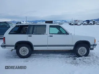 1993 Chevrolet Blazer with VIN 1GNDT13W3P2214338, listed as a IAAI auction lot 41511324 with 175,816 mi miles and . Bid and sale history available at DreamBid. Image 14.