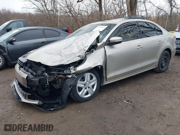 2013 Volkswagen Jetta Sedan SE with VIN 3VWDP7AJ6DM282450, listed as a IAAI auction lot 41729871 with 155,328 mi miles. Bid and sale history available at carsss.com. Image 6.