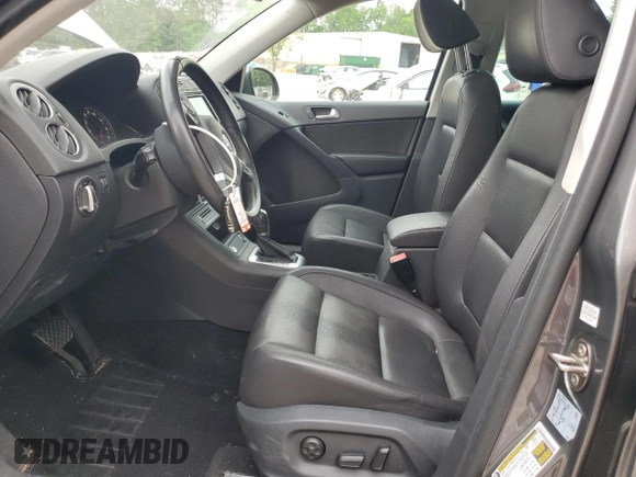 2016 Volkswagen Tiguan SEL with VIN WVGAV7AX8GW577338, listed as a Copart auction lot 53916725 with 102,111 mi miles and Salvage Title. Bid and sale history available at DreamBid. Image 7.