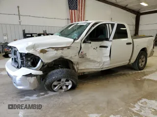 2022 Ram 1500 Tradesman z VIN 3C6RR6KG6NG210865, wystawiony jako Copart lot #84045534 z przebiegiem 58 805 mil mil oraz Szkoda całkowita • Salvage title. Historia ofert i sprzedaży dostępna na DreamBid. Obrazek 1.