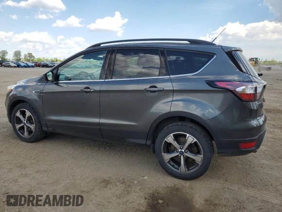 2017 Ford Escape SE z VIN 1FMCU0GD5HUA67154, wystawiony jako Copart lot #58474105 z przebiegiem 129 896 mil mil oraz Czysty tytuł • Clean title. Historia ofert i sprzedaży dostępna na DreamBid. Obrazek 2.