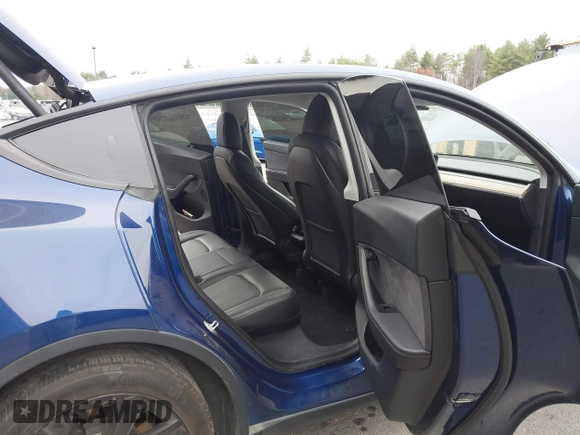 2021 Tesla Model Y Long Range with VIN 5YJYGDEE9MF071120, listed as a IAAI auction lot 40870088 with 73,438 mi miles and . Bid and sale history available at carsss.com. Image 8.