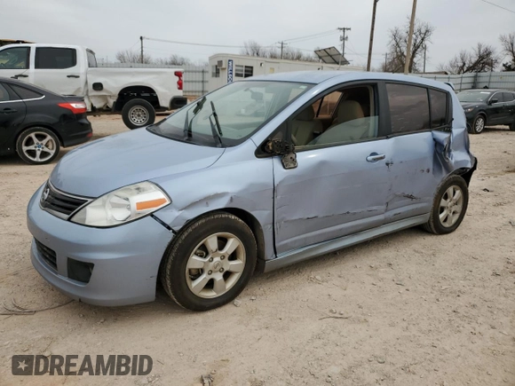 2010 Nissan Versa S z VIN 3N1BC1CPXAL356655, wystawiony jako Copart lot #47998165 z przebiegiem 109 853 mil mil oraz Szkoda całkowita • Salvage title. Historia ofert i sprzedaży dostępna na DreamBid. Obrazek 1.