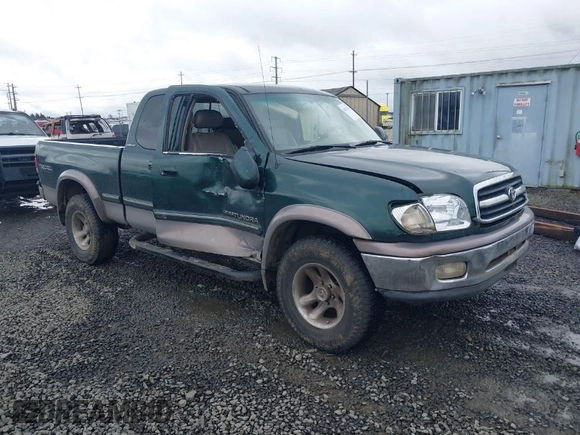 2000 Toyota Tundra Limited with VIN 5TBBT4812YS031675, listed as a IAAI auction lot 41626727 with 257,195 mi miles. Bid and sale history available at carsss.com. Image 1.