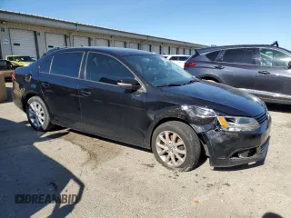 2011 Volkswagen Jetta SE with VIN 3VWDX7AJ2BM013018, listed as a Copart auction lot 73686974 with 145,557 mi miles and Salvage title. Bid and sale history available at DreamBid. Image 4.