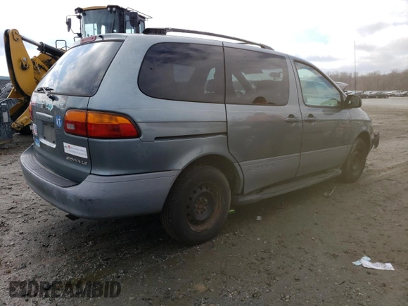 2000 Toyota Sienna LE with VIN 4T3ZF13C7YU235777, listed as a Copart auction lot 43792734 with 223,722 mi miles and Salvage Title. Bid and sale history available at carsss.com. Image 3.