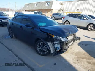 2024 Kia Forte LXS z VIN 3KPF24AD6RE836641, wystawiony jako IAAI lot #41793732 z przebiegiem 16 855 mil mil oraz . Historia ofert i sprzedaży dostępna na DreamBid. Obrazek 1.