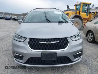 2021 Chrysler Pacifica Touring L with VIN 2C4RC1BG3MR542543, listed as a IAAI auction lot 41657073 with 118,833 mi miles and . Bid and sale history available at DreamBid. Image 13.