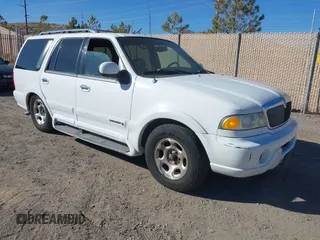 1999 Lincoln Navigator z VIN 5LMRU27A5XLJ42898, wystawiony jako IAAI lot #41390673 z przebiegiem 281 466 mil mil oraz . Historia ofert i sprzedaży dostępna na DreamBid. Obrazek 1.