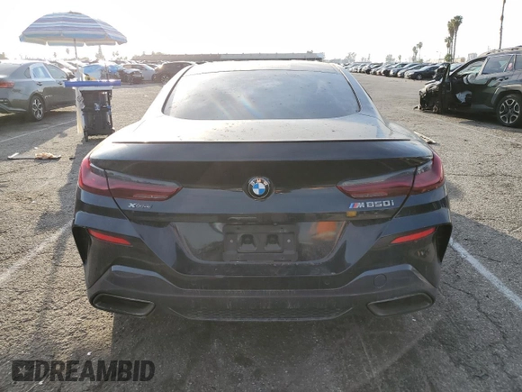 2019 BMW 8 Series M850i xDrive z VIN WBABC4C55KBU95900, wystawiony jako Copart lot #89306305 z przebiegiem Nie podano mil oraz Tytuł czysty. Historia ofert i sprzedaży dostępna na DreamBid. Obrazek 6.
