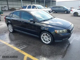 2004 Volvo S40 with VIN YV1MS682342025810, listed as a IAAI auction lot 41940443 with 146,057 mi miles. Bid and sale history available at carsss.com. Image 1.