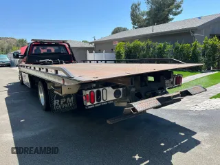 2019 Ford F-550 XL z VIN 1FDUF5GTXKED16424, wystawiony jako Copart lot #58211125 z przebiegiem 200 684 mil mil oraz Szkody całkowita. Historia ofert i sprzedaży dostępna na DreamBid. Obrazek 3.