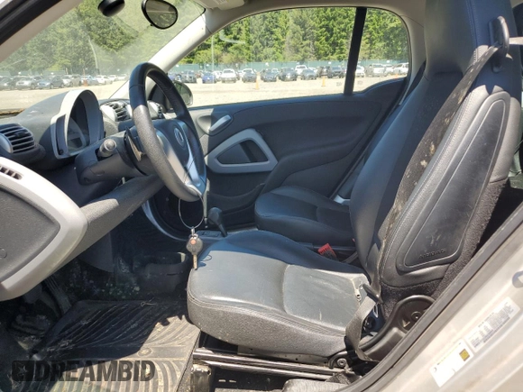 2009 Smart fortwo Pure with VIN WMEEJ31X29K236894, listed as a Copart auction lot 60328875 with 109,337 mi miles and Clean title. Bid and sale history available at DreamBid. Image 7.