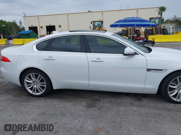 2017 Jaguar XF 35t Prestige with VIN SAJBE4BV2HCY48435, listed as a IAAI auction lot 41652369 with 63,424 mi miles. Bid and sale history available at carsss.com. Image 13.