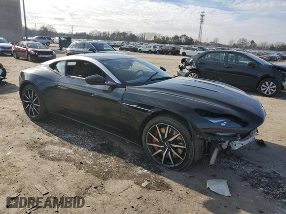 2018 Aston Martin DB11 z VIN SCFRMFAV8JGL03322, wystawiony jako Copart lot #86810004 z przebiegiem Nie podano mil oraz Szkody całkowita. Historia ofert i sprzedaży dostępna na DreamBid. Obrazek 4.